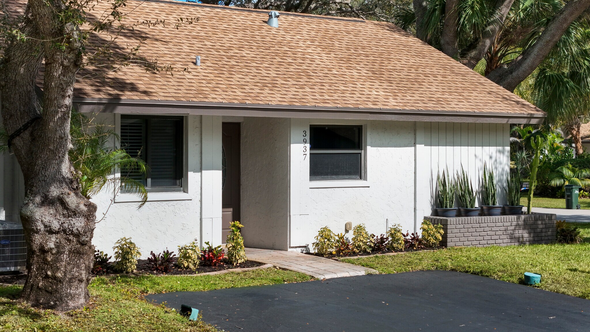 Building Photo - 3937 Arelia Dr N