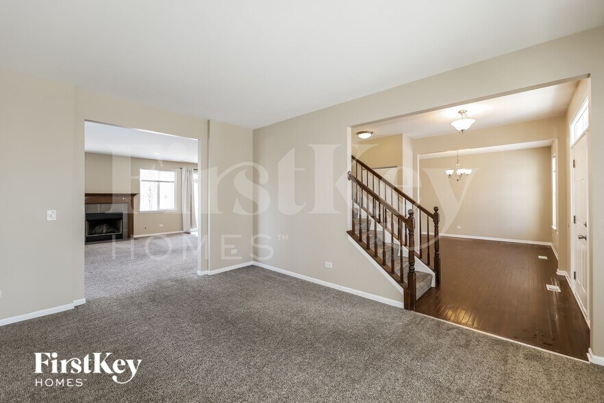 Building Photo - 6641 Ayre Dr