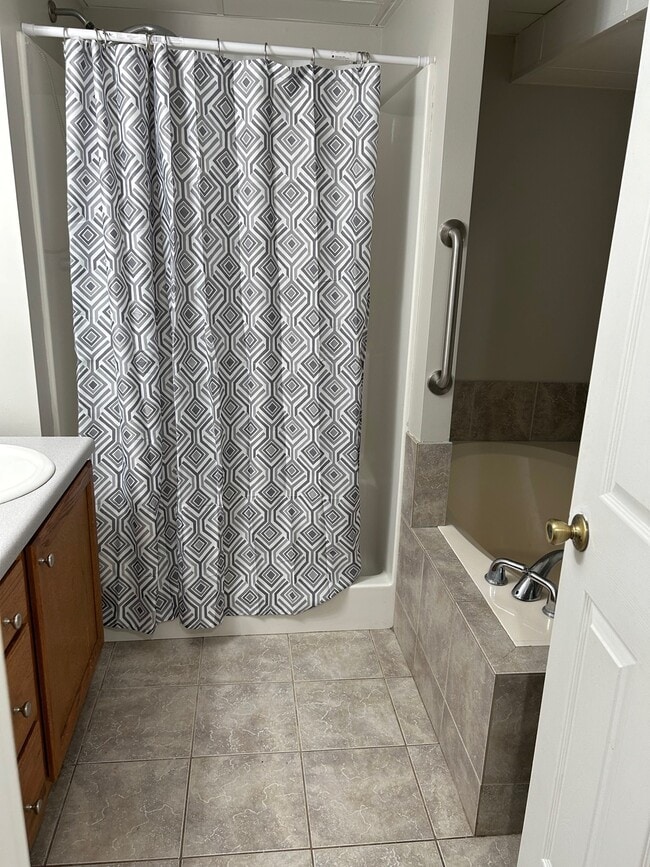 Building Photo - Gunn Road Apartments - Utilities Included!