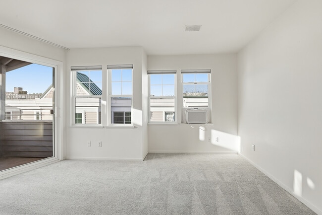 Building Photo - 619 Federal Ave E