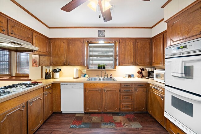 Building Photo - 4912 Goose Creek Dr