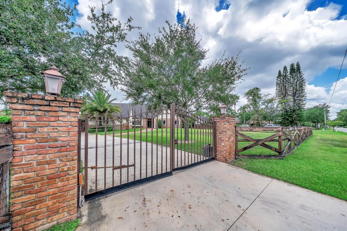 Building Photo - 4920 SW 170th Ave