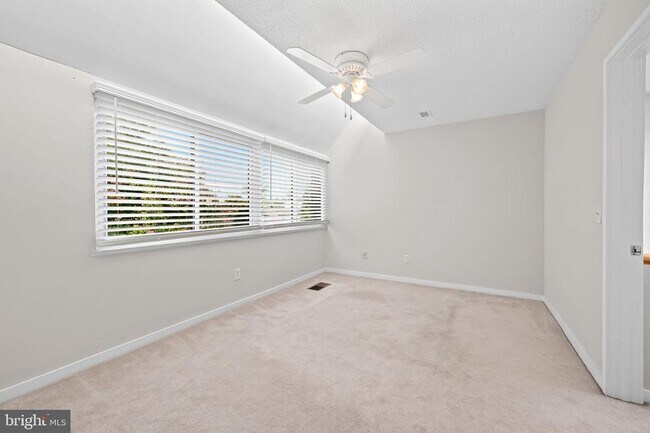 Building Photo - 2302 Wineberry Terrace