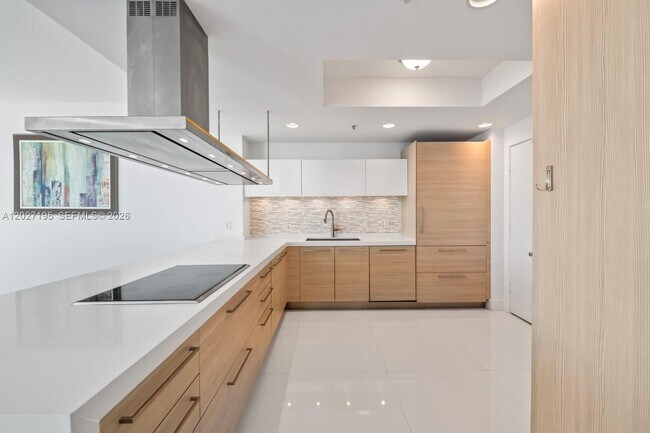 Building Photo - 17301 Biscayne Blvd