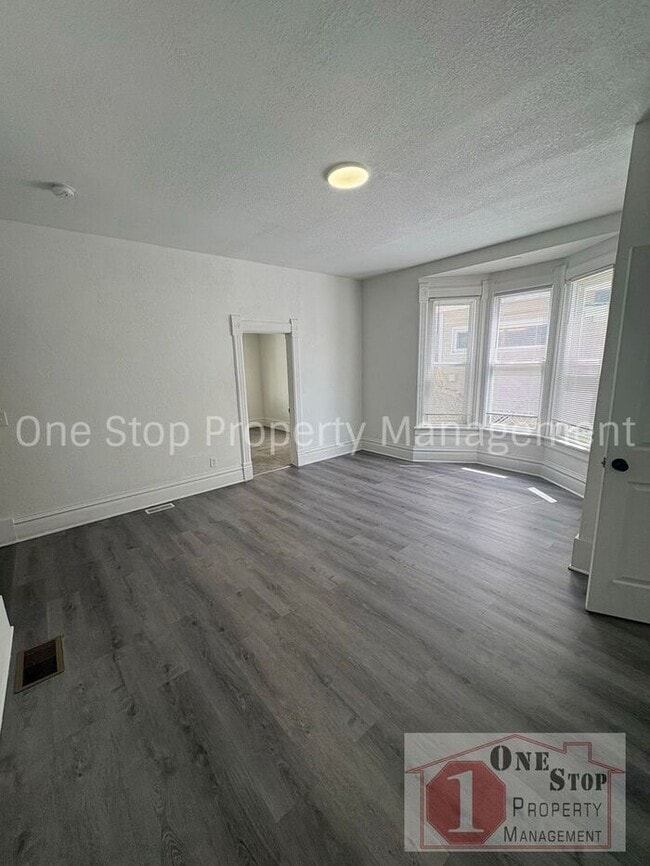 Building Photo - Gorgeous 4 Bedroom, 2 Bath in Independence!