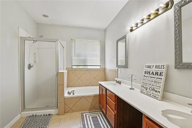 Building Photo - 2001 Dylan Dr