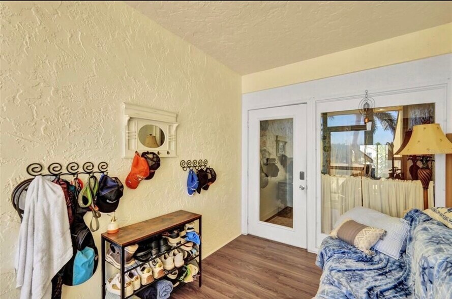 Building Photo - 25188 Marion Ave