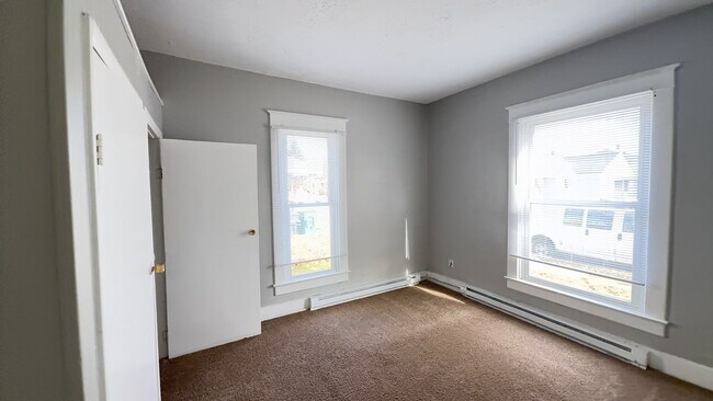 Building Photo - Room for Everyone! 6-Bedroom Home Near Ball State University