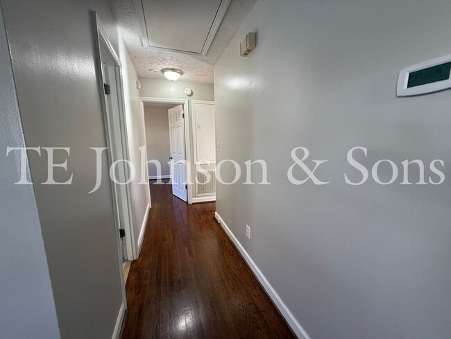 Building Photo - Cozy Single-Story Duplex Living on Raeford Ave