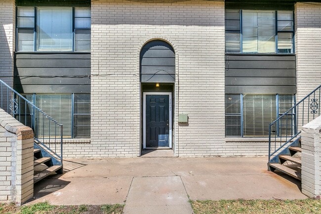 Primary Photo - 1429 Austin St