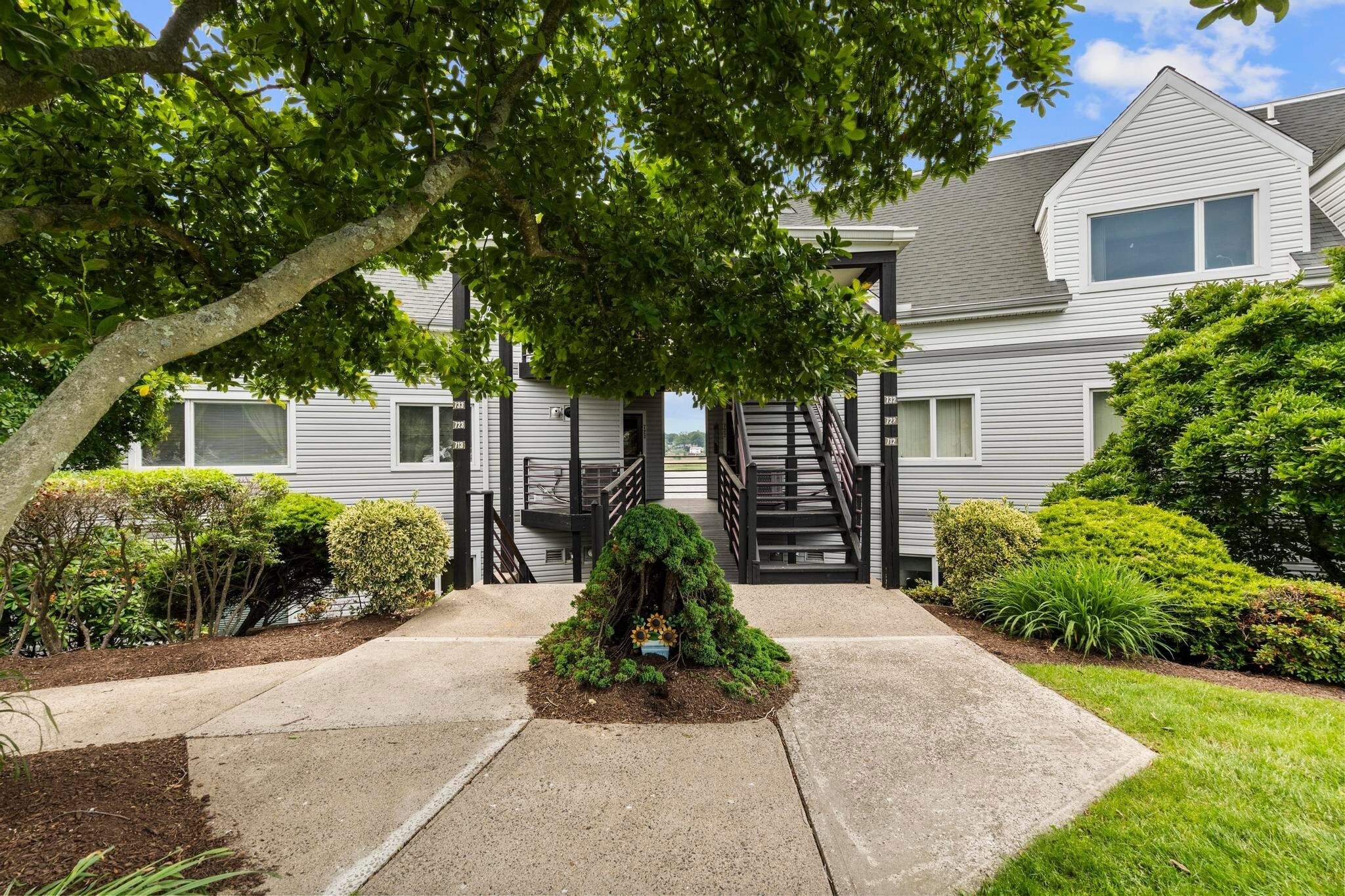Building Photo - 733 Popes Island Rd