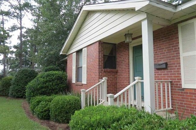 Building Photo - Terrific Midtown Charmer