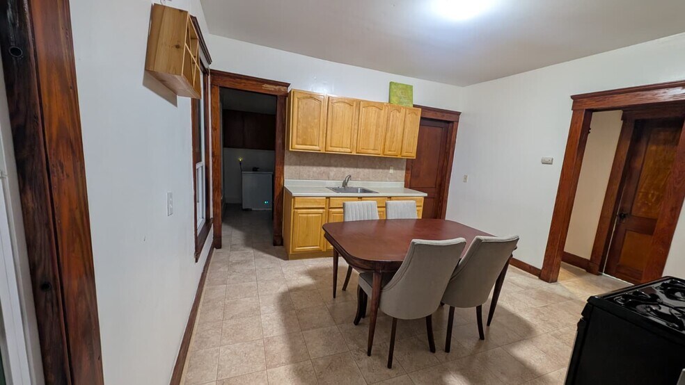 Building Photo - 122 Foster St