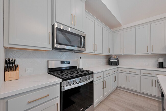 Building Photo - 16803 Jacobs Peak Path