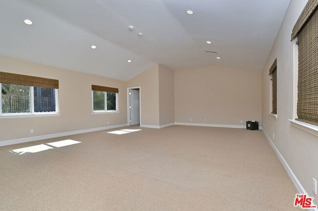 Building Photo - 12207 Cantura St