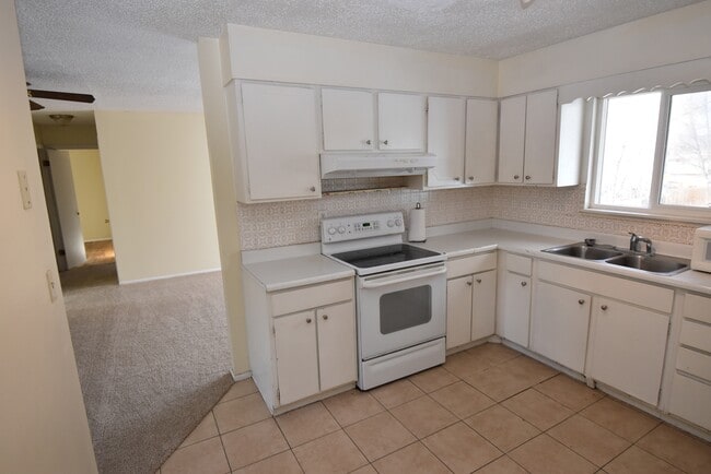 Building Photo - 1640 Shenandoah Dr