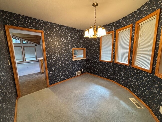 Building Photo - Stunning 3 Bed/ 2.5-Bath Home on the River...