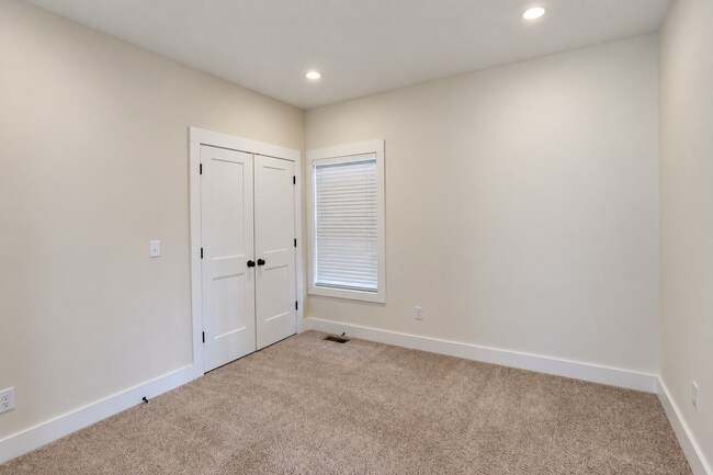 Building Photo - 136 Allison Way