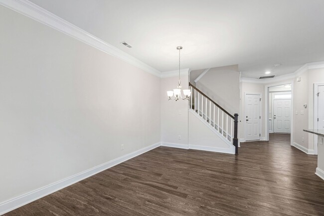 Building Photo - Spacious 3 bedroom townhome in fantastic D...