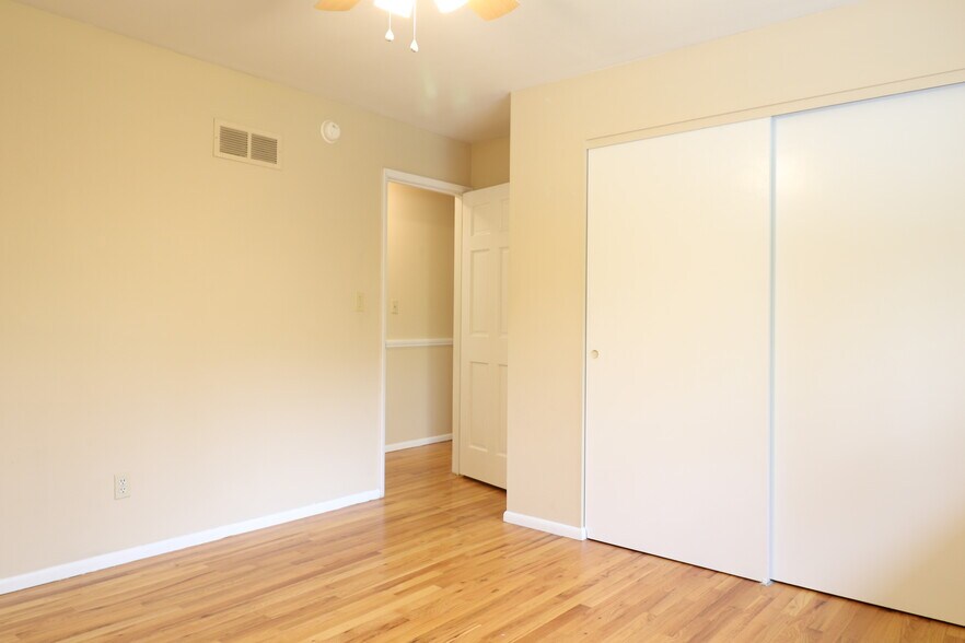 Building Photo - 235 Towercliffe Dr