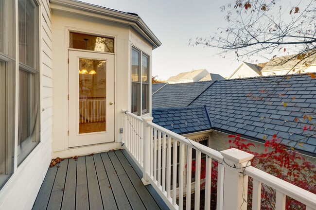 Building Photo - Luxury Townhome in the Heart of the Kentlands