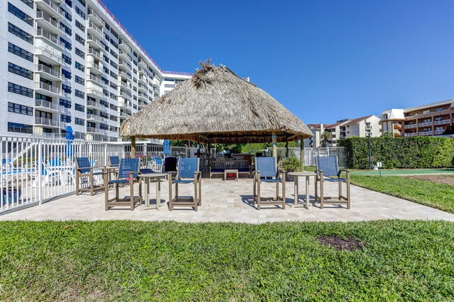 Building Photo - 336 Golfview Rd