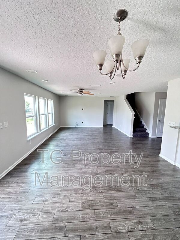 Building Photo - 102 Bluejack Ln