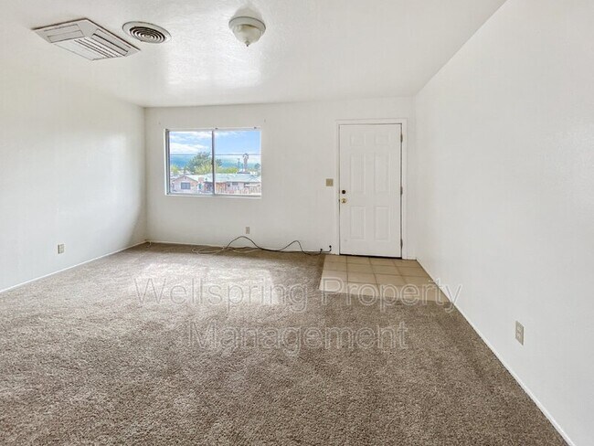 Building Photo - 213 N Alvord St