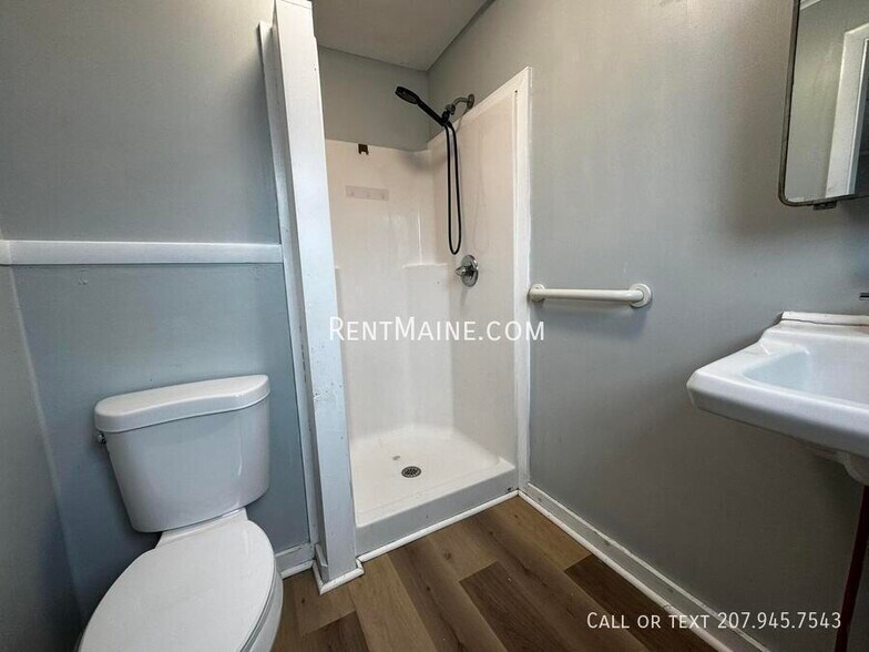 Building Photo - 513 Main St