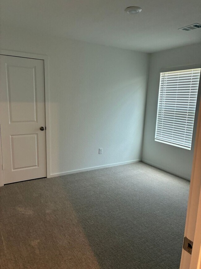 Building Photo - 1406 Manor Ct
