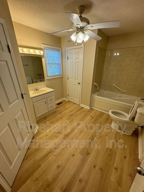 Building Photo - 820 Patton St