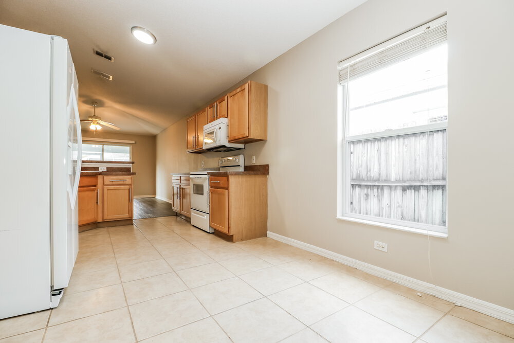Building Photo - 24817 Mary Beth Ct