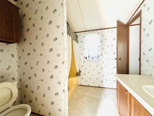 Building Photo - 9012 Spruce St