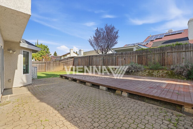 Building Photo - 2212 Thurton Dr