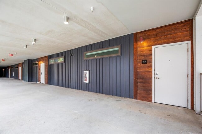 Building Photo - 4361 S Congress Ave