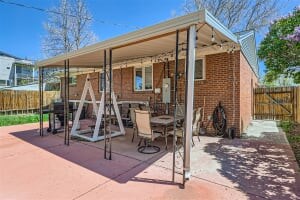 Building Photo - 2215 S Clermont St