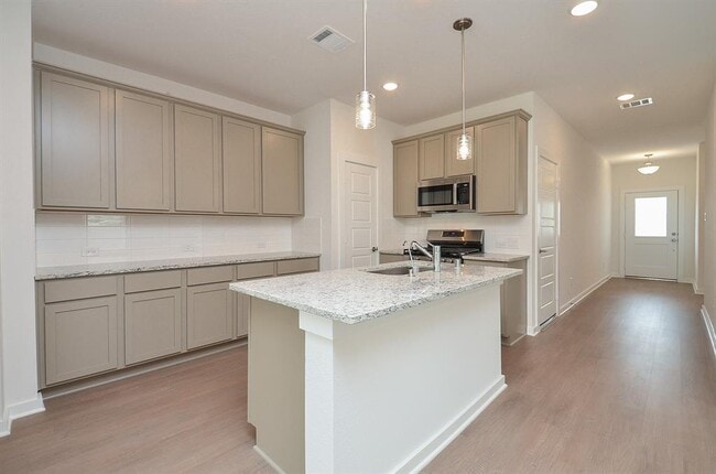 Building Photo - 1607 Blue Cypress Dr
