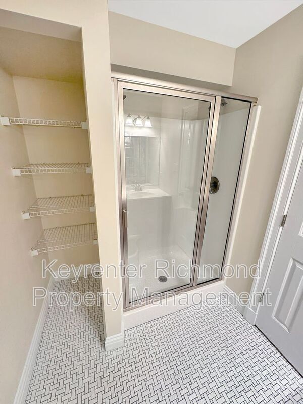 Building Photo - 708 Albemarle St