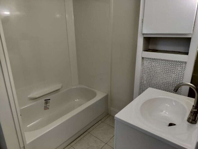 Building Photo - 547 Centre St