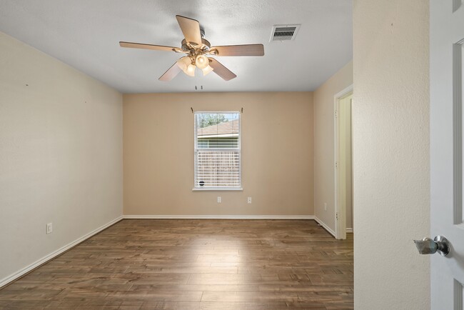 Building Photo - 1631 Quail Run