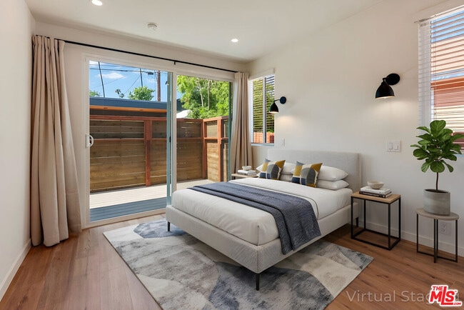 Building Photo - 1405 N Coronado St