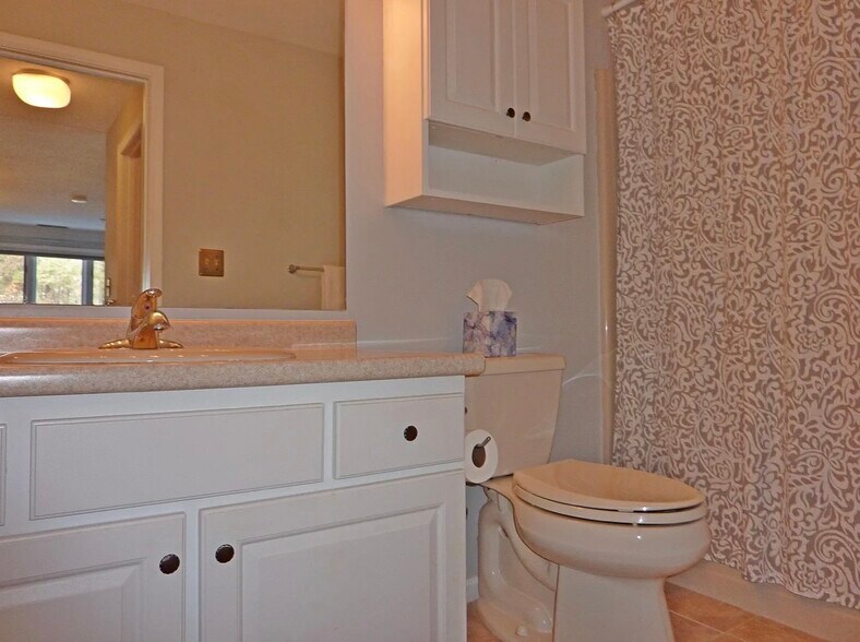 Building Photo - 12 Ledgewood Hills Dr