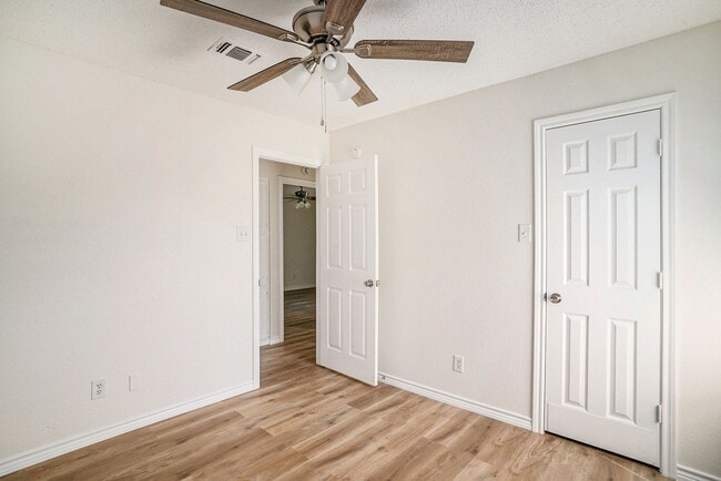 Building Photo - This charming 3-bedroom, 2-bathroom single...