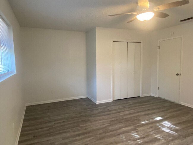 Building Photo - 3 BEDROOM, NEAR BELTON HIGH SCHOOL