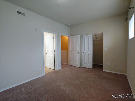 Building Photo - Large 3 Story Townhome with Tandem Garage!