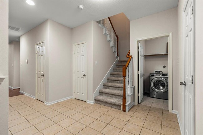 Building Photo - 1222 Glenwood Canyon Ln