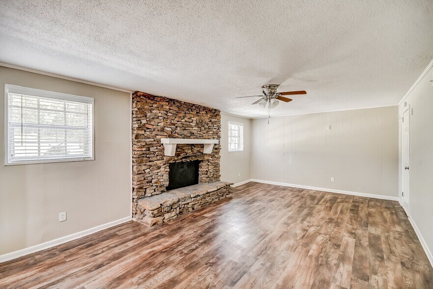 Building Photo - 1760 Sonia Dr