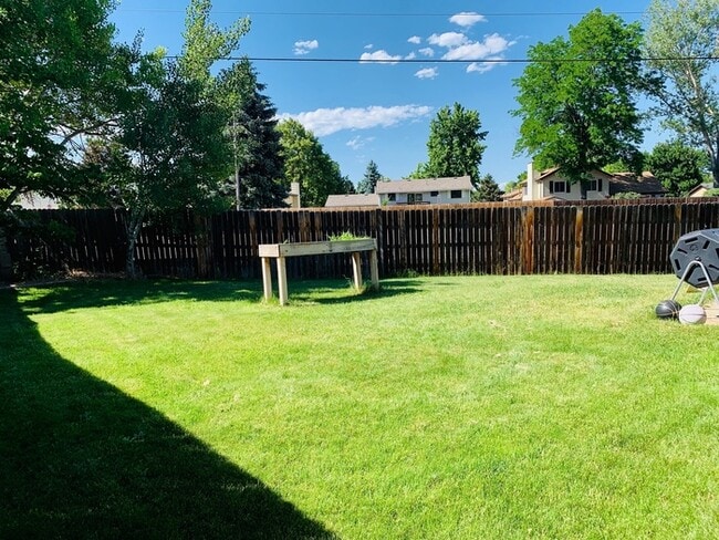 Building Photo - 2 Bedroom/2 Bath Duplex with 1 Car Attache...
