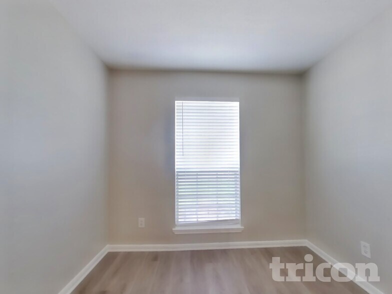 Building Photo - 14907 Englebrook Dr