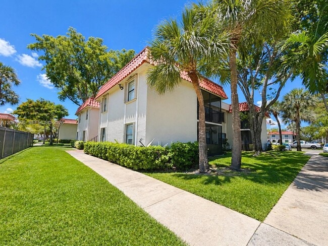 Building Photo - 9730 Hammocks Blvd